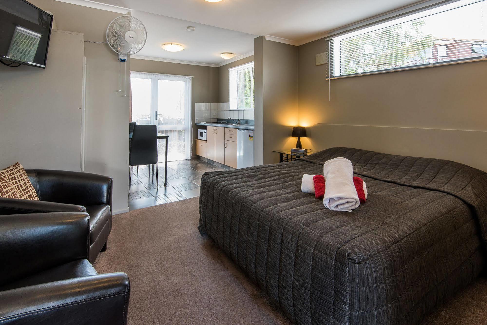 וואנאקה Manuka Crescent Motel מראה חיצוני תמונה